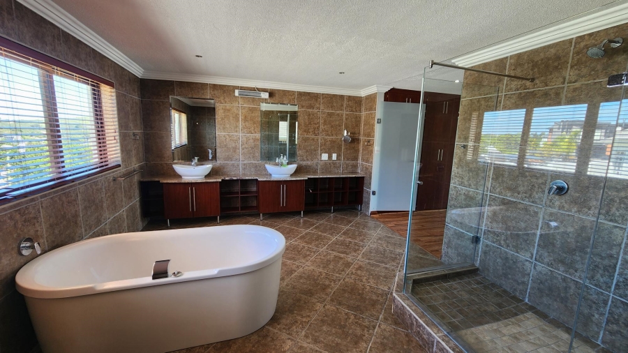 6 Bedroom Property for Sale in Bergsig Western Cape